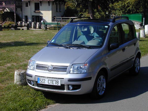 Essai Fiat Panda 1.2 Emotion 2003 : fini la rusticité, place au ...
