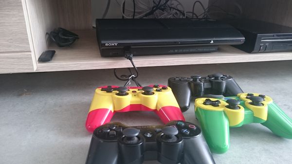 PS3+4manettes+12jeux 230 Noyal-sur-Vilaine (35)