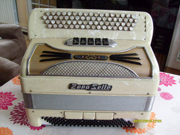 ACCORDEON 750 Les Gautherets (71)