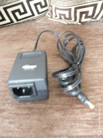 Adapteur AC/DC 220v/9v 5 Li�vin (62)