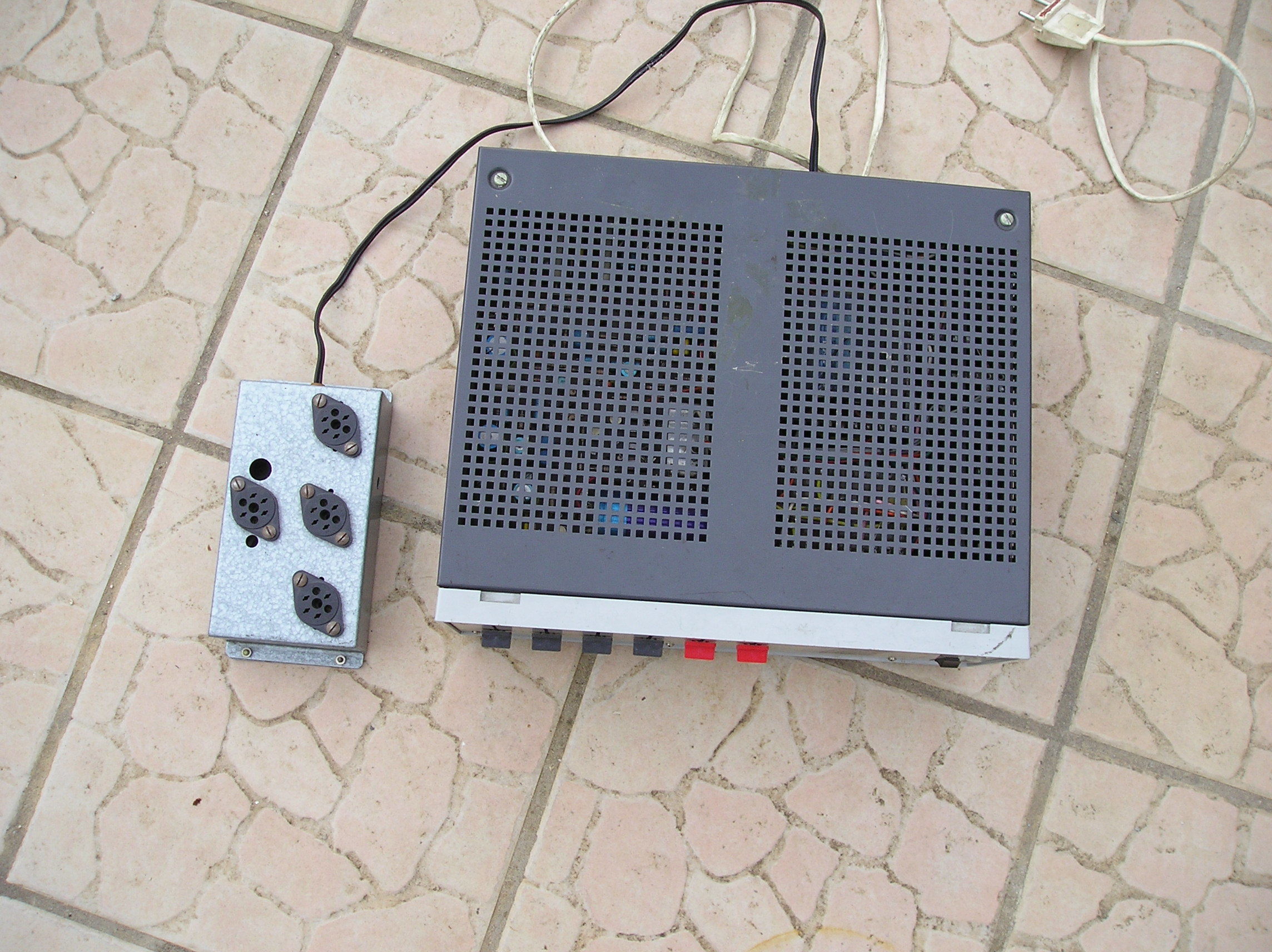 Ampli philips  type LBB 1251/01
135 watts
35 Sept�mes-les-Vallons (13)