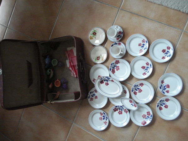 Ancien coffret de d�nette HBCM de poup�e vaisselle de 1950 40 Fontenay-le-Fleury (78)