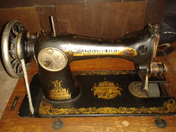 Ancienne machine � coudre SINGER 90 Giromagny (90)