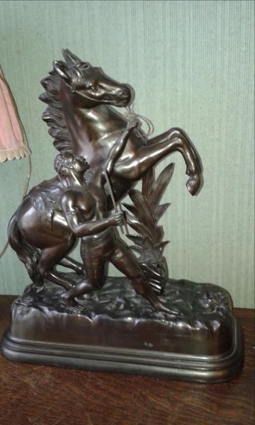 antiquit� : statue �questre ancienne en r�gule 0 Armenti�res (59)