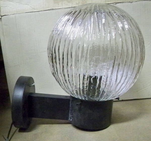 Applique ext�rieure Boule verre dim: 200 30 �tr�chy (91)