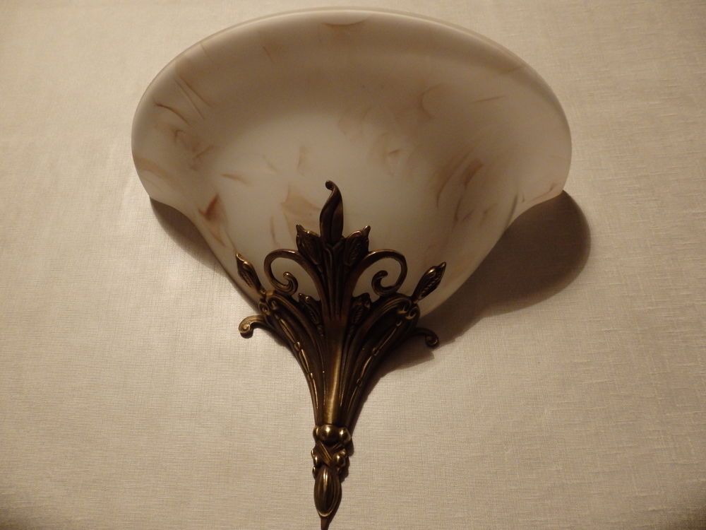 2 appliques murales en opaline et bronze 100 Saint-R�my-l'Honor� (78)