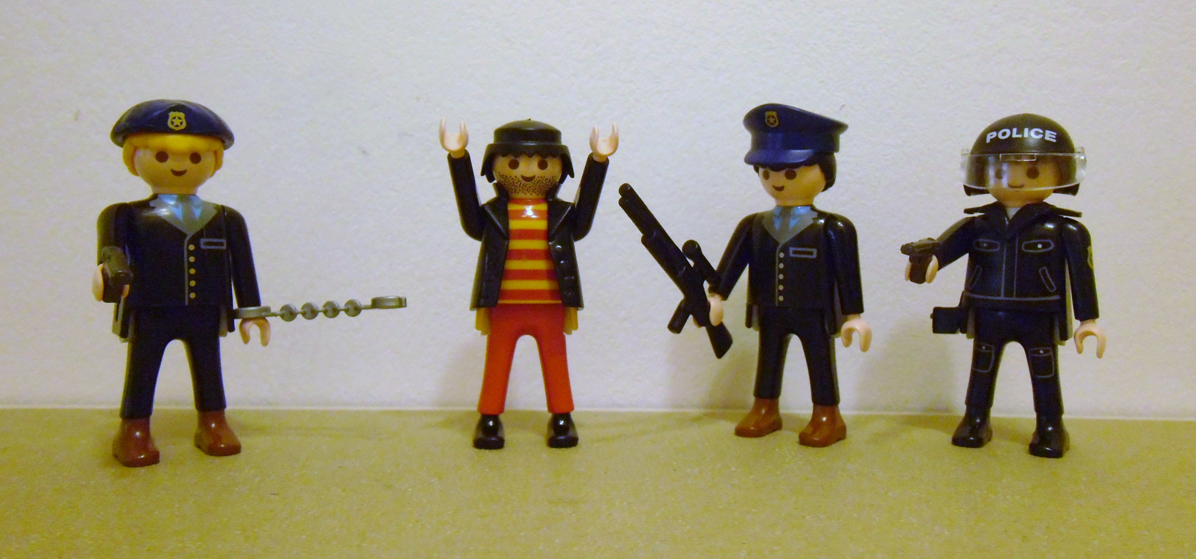 L'arrestation du m�chant Playmobil � rayures 6 Reims (51)