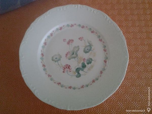 Assiette porcelaine   (casoar) 20 Noisy-le-Grand (93)