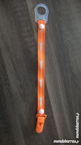 attache sucette 5 Langon (33)