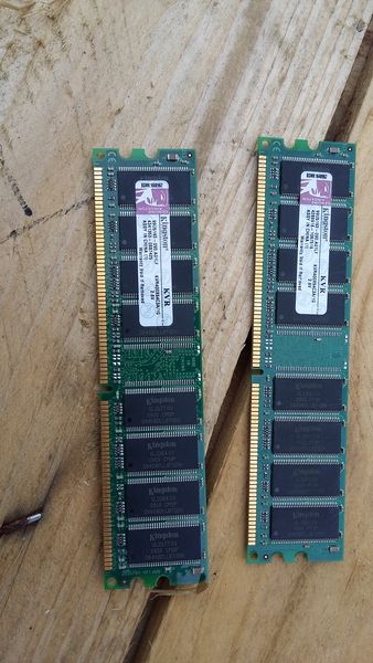 Barrette m�moire DDR 1Go 10 Dijon (21)