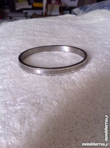 Beau bracelet en acier 20 Aubagne (13)