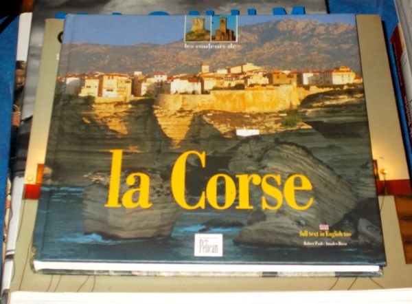 beau livre les couleurs de la corse photos voyage 10 Monflanquin (47)