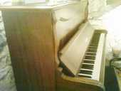 beau piano en bois 450 24520 Cours-de-Pile