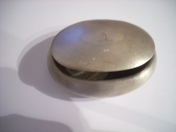 boite ronde en argent 150 Paris 18 (75)