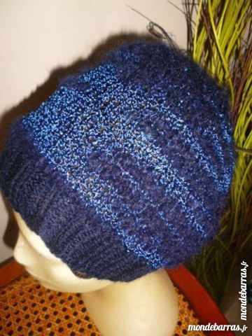 BONNET Femme en Laine bleu nuit TRICOTE A LA MAIN 10 Argenton-sur-Creuse (36)