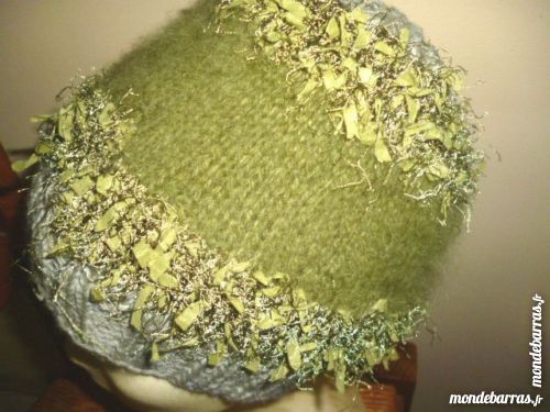 Bonnet Femme tricot� main Fait Main    Anny BLATT     18 Argenton-sur-Creuse (36)