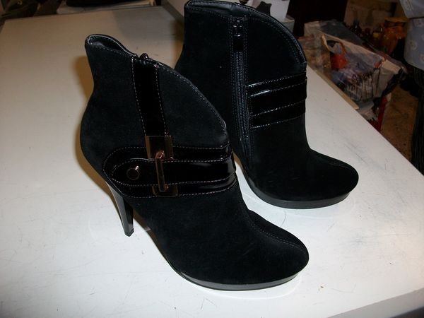 Bottines Noir � sangles d�coratifs talons 13 cm pt 40 � 15 � 15 Bouxwiller (67)