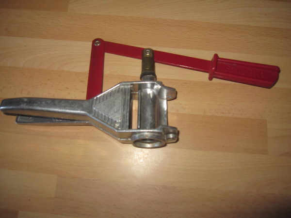 Boucheuse � bouteilles sanbri 8 Saint-Jean-Pla-de-Corts (66)