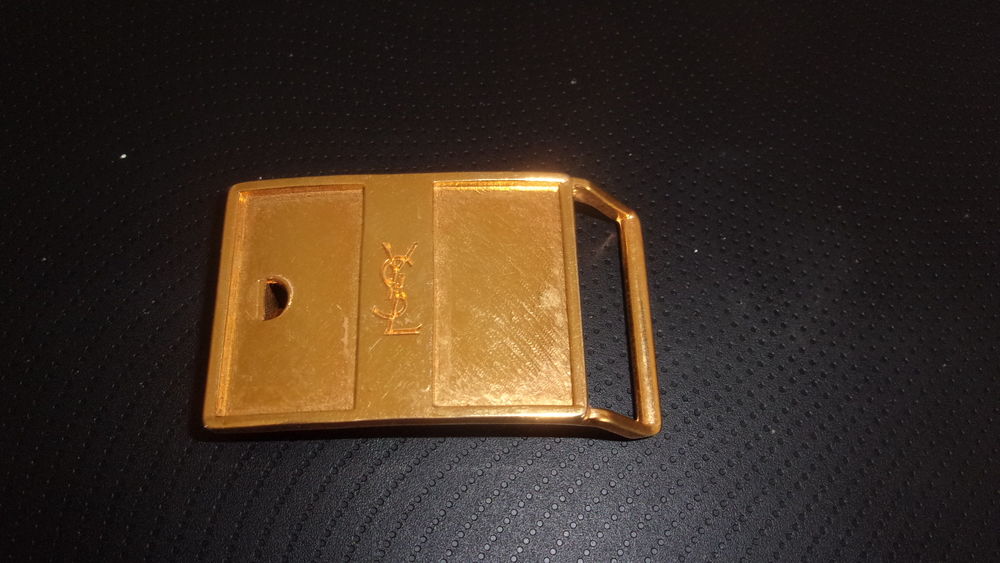BOUCLE DE CEINTURE YSL METAL DORE. 30 Pont-Sainte-Maxence (60)