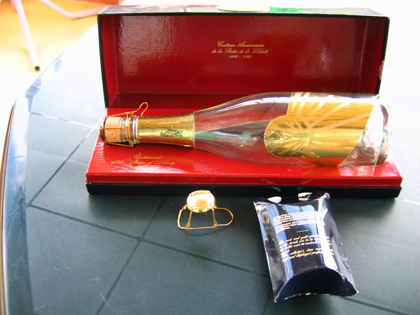 Bouteille collector Champagne  Statue de la Libert�  50 Le Vernois (39)