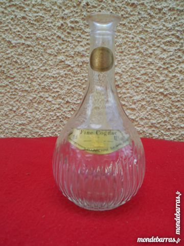 BOUTEILLE D�CORATIVE CISEL�E � Fine Cognac � 9 Dammarie-les-Lys (77)