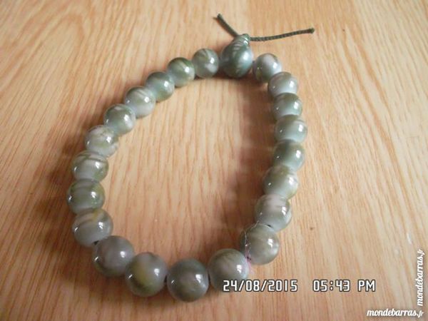 BRACELET PERLES VERTES 1 Chambly (60)