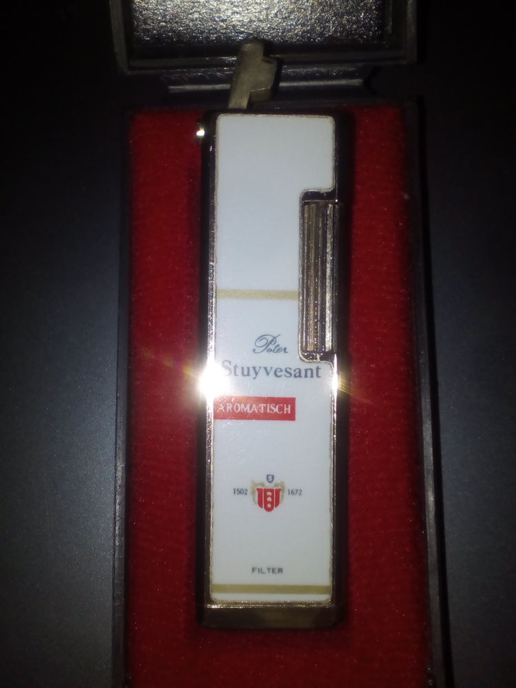 BRIQUET Peter Stuyvesant dans son �tui 0 Bousignies (59)