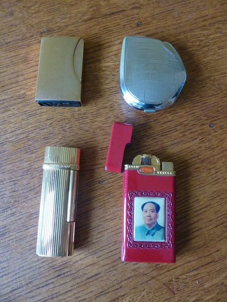 Briquets et cendriers de collection . 1 Viroflay (78)