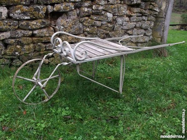 Brouette d�corative '' pots de plantes '' 90 Marquay (24)