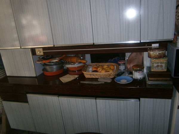 Buffet de cuisine des ann�es 50/60 0 Loriol-du-Comtat (84)