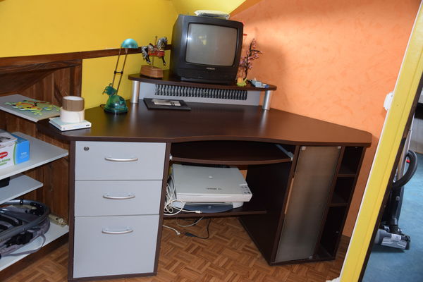 Bureau d'angle 80 Saint-Martin-de-Br�thencourt (78)