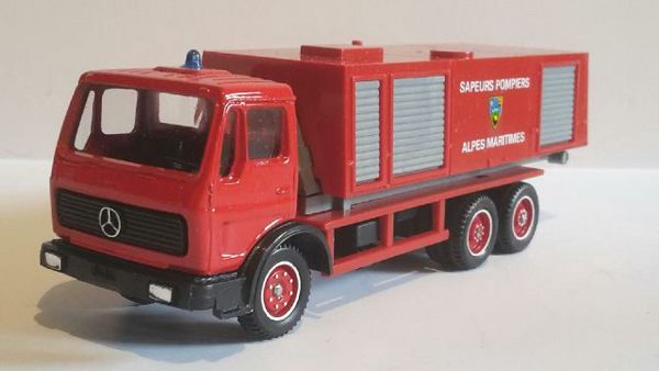 Camion pompier Mercedes 1217K feux sp�ciaux 16 Follainville-Dennemont (78)