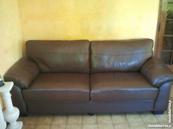 Canap� 3 places fa�on cuir couleur cognac 200 Maule (78)