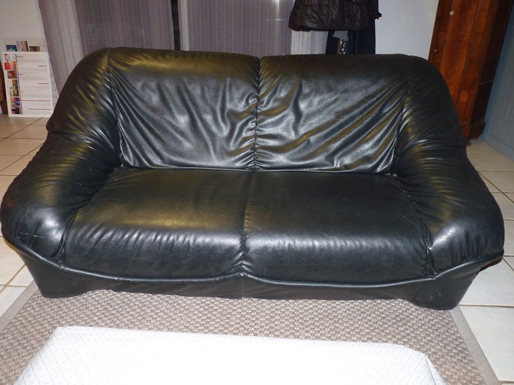 2 canap�s fixes noirs 170 Montfort-sur-Meu (35)