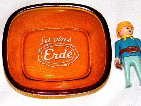 Cendrier publicitaire vin ERDE erd� en verre fum� 10 Dunkerque (59)