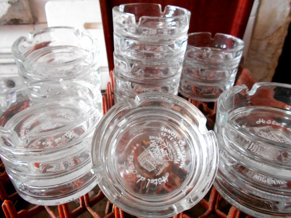 Cendrier en verre (l'unit�) 2 Monflanquin (47)