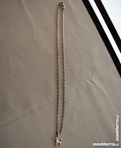 Chaine m�tal argent� & Pendentif caniche 5 Cabestany (66)