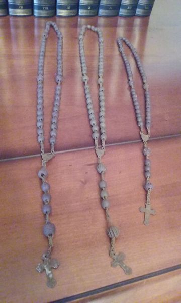 3 chapelets en bois 10 L�signy (77)