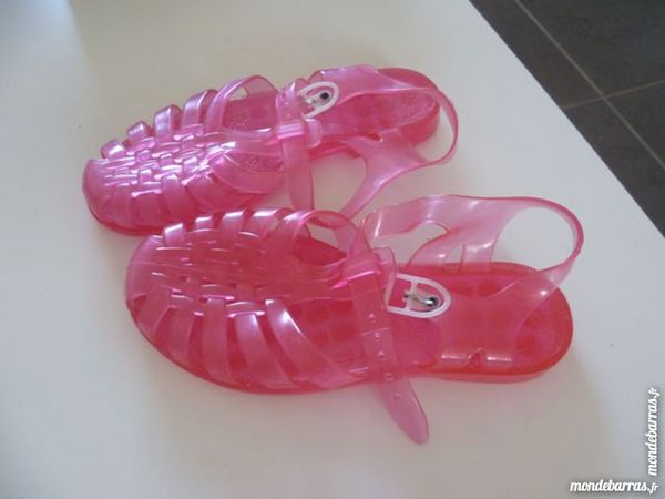 chaussures plastique rouge plage 5 Saint-Cyr-sur-Loire (37)