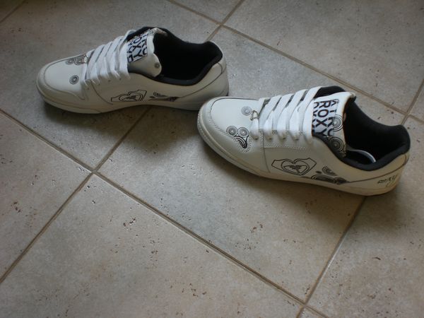 Chaussures ROXY blanches avec motifs l�gers ronds 0 Marseille 11 (13)