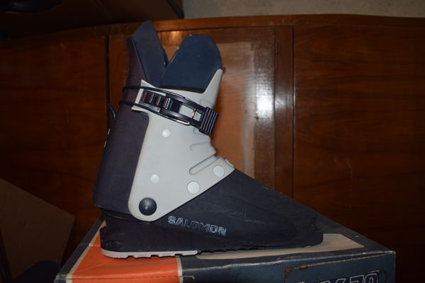 chaussures de ski 42/43 25 Nevers (58)