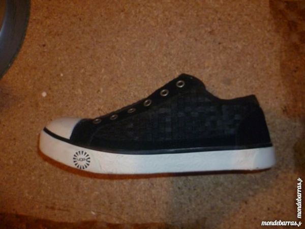 chaussures UGG 70 Saint-Cyr-sur-Loire (37)