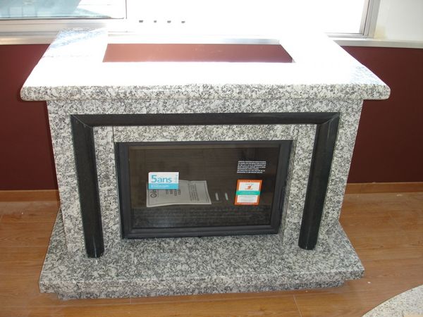 Cheminee en granit gris + foyer DEVILLE neuf 1790 Annecy (74)