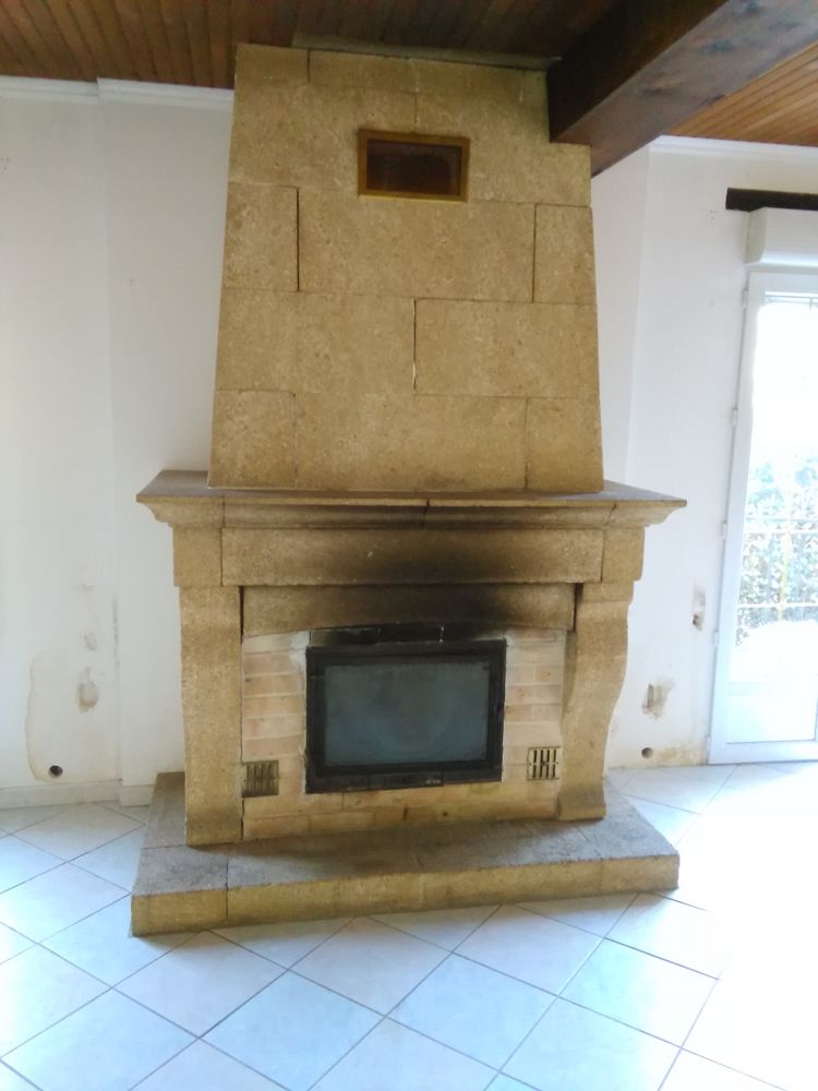 Chemin�e en pierres avec insert 400 La Chapelle Sur Crecy (77)