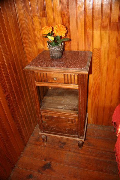 Chevet bois massif et marbre 55 Ax-les-Thermes (09)