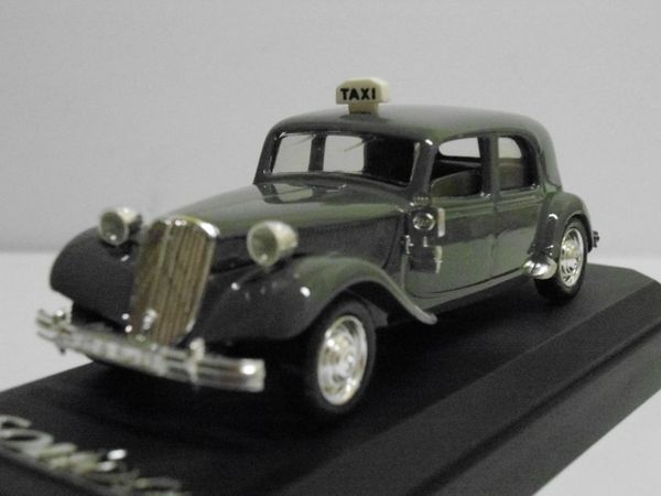 Citro�n 15 CV taxi 1952 18 Follainville-Dennemont (78)