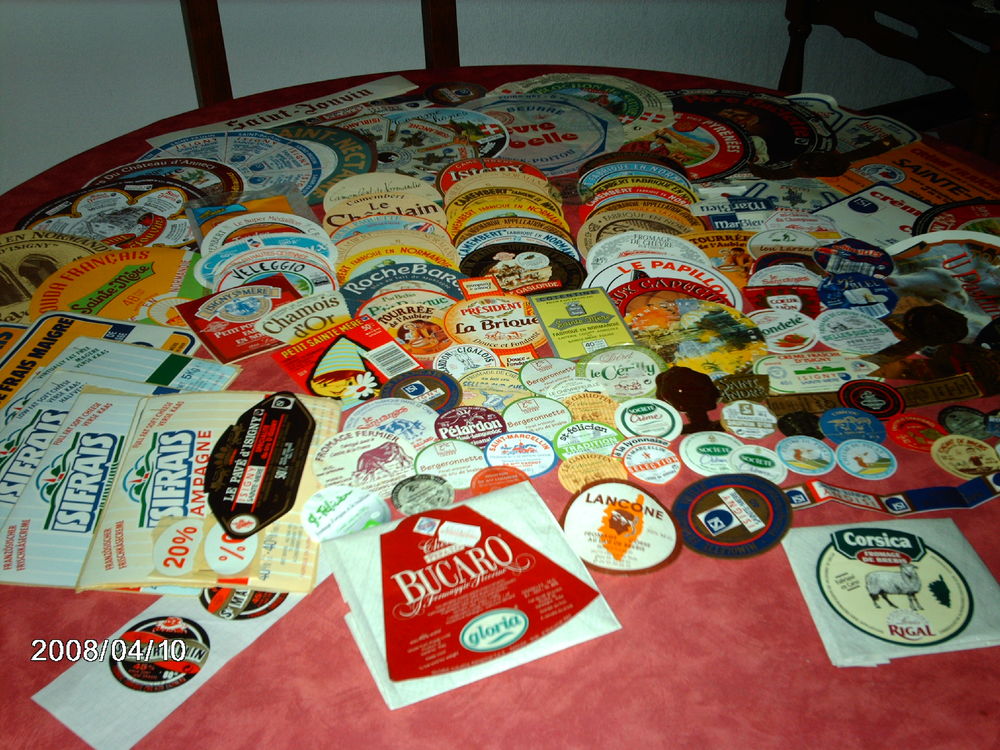 collection  d 'etiquettes      de couvercles de fromage 0 Digne-les-Bains (04)