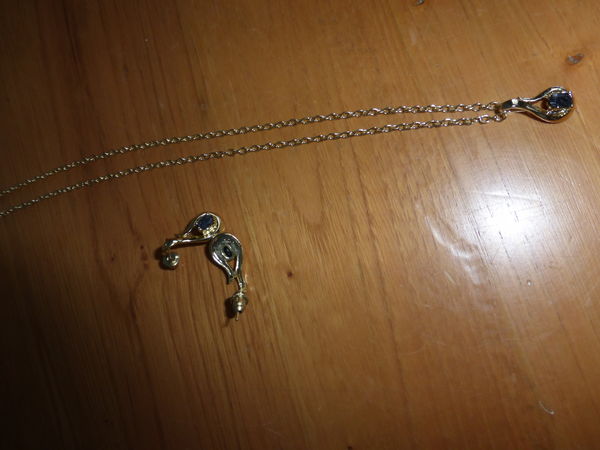 COLLIER et BOUCLE d'OREILLES perc�es SAPHIR fantaisies-neufs 10 Doussard (74)