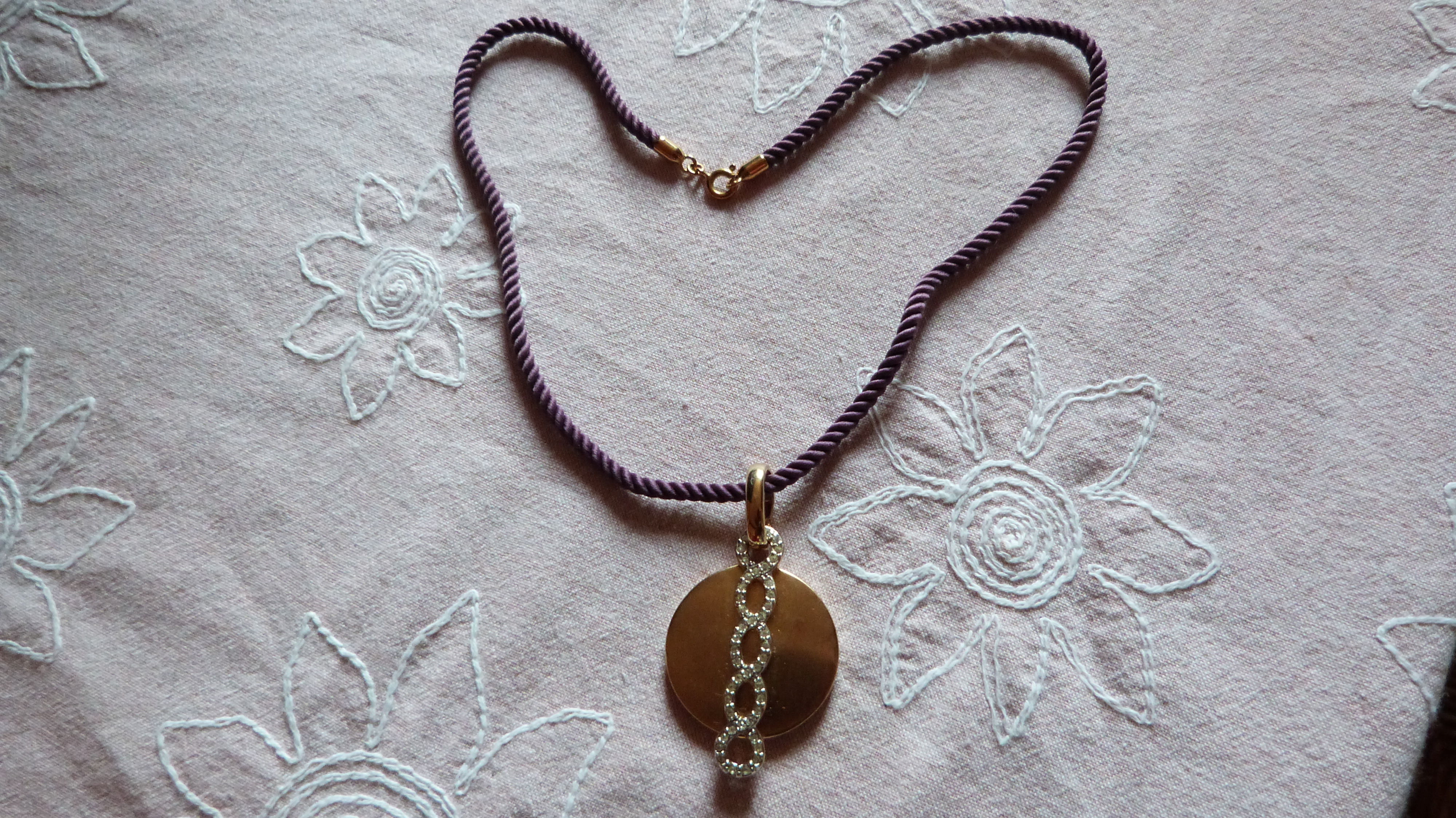 Collier cordon pendentif dore strass 4 �cuisses (71)