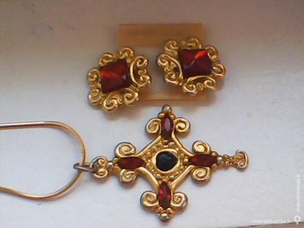 Collier croix stylis�e pierre +boucles assortis 15 Yutz (57)